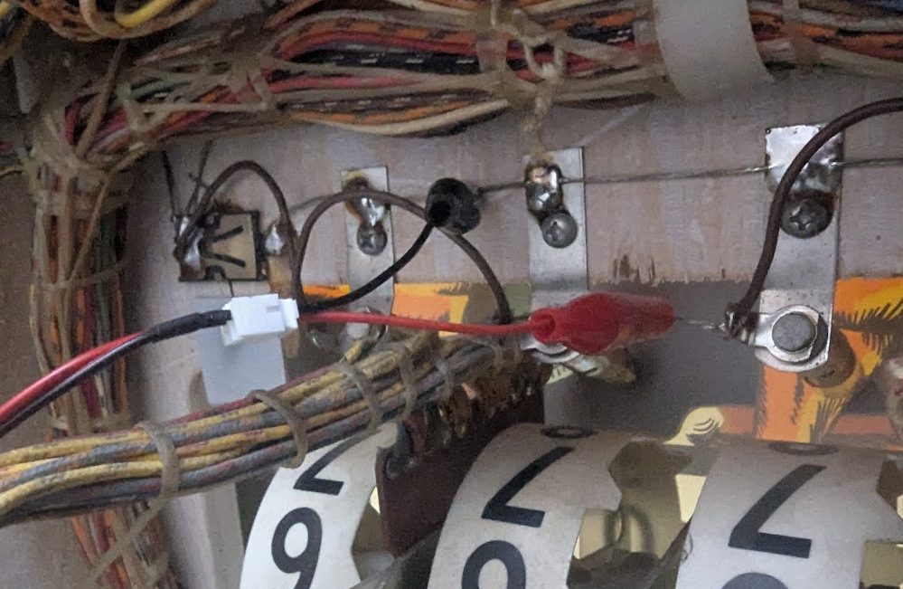 Power connection with alligator clips
